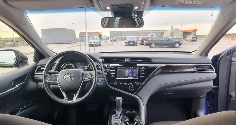 Toyota Camry cena 100400 przebieg: 106800, rok produkcji 2019 z Warszawa małe 352